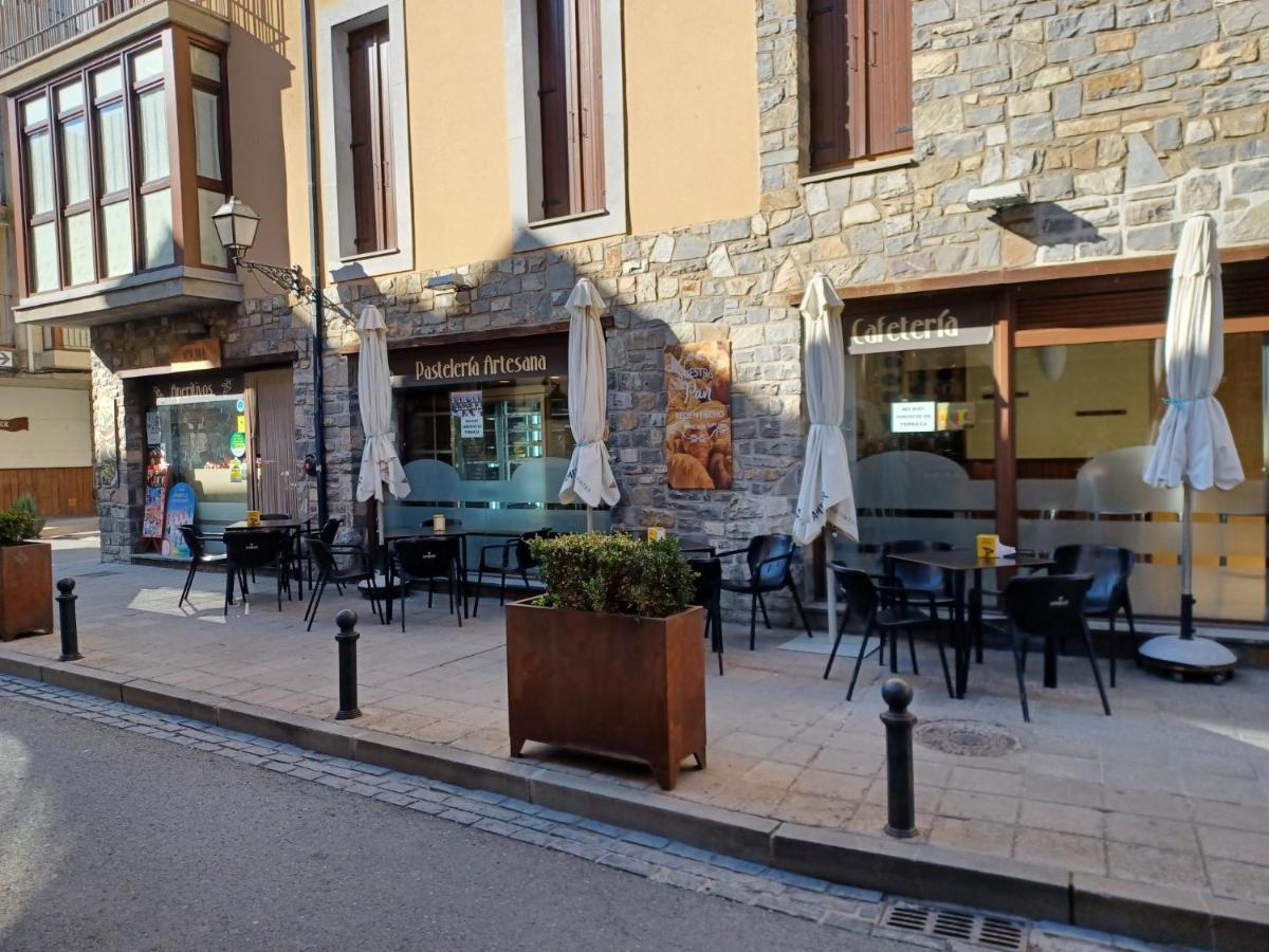 En El Pleno Centro De Biescas Con Garaje, Ascensor Y Wifi Διαμέρισμα Εξωτερικό φωτογραφία