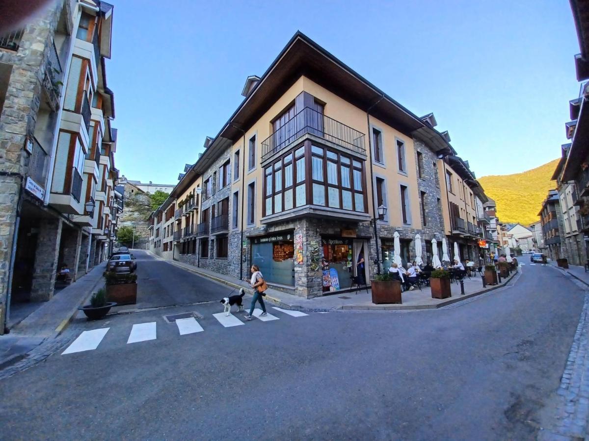 En El Pleno Centro De Biescas Con Garaje, Ascensor Y Wifi Διαμέρισμα Εξωτερικό φωτογραφία